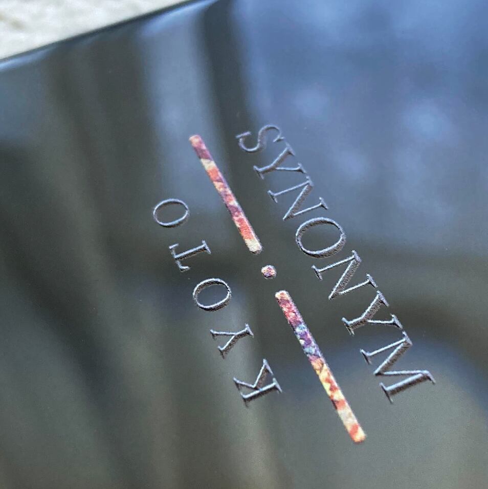 立体感があり、細いラインにもしっかりと繊細な和柄印刷が施されております。