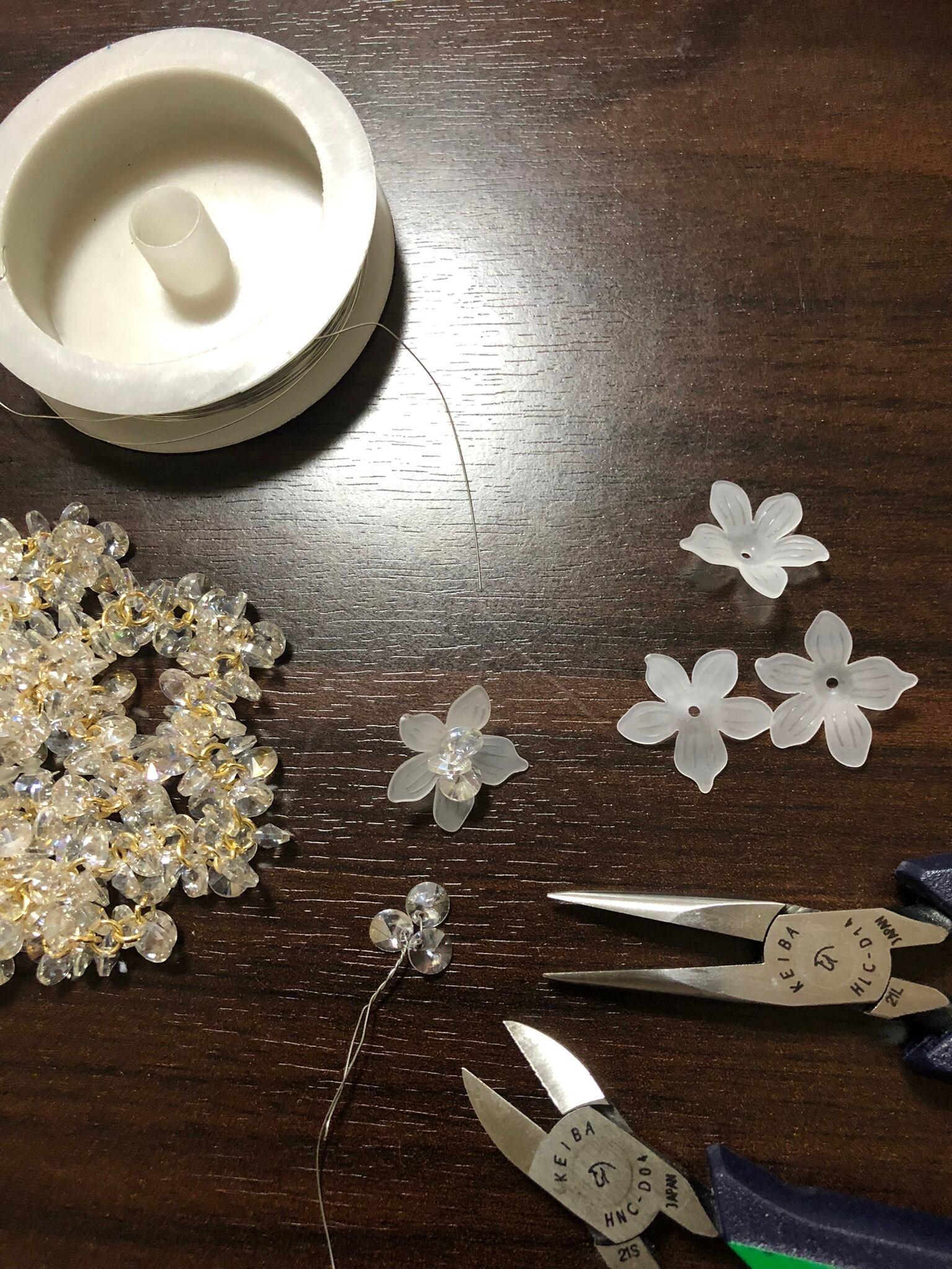 マットのフラワーはガラスビーズとワイヤーで一つ一つ手作りしてます♡