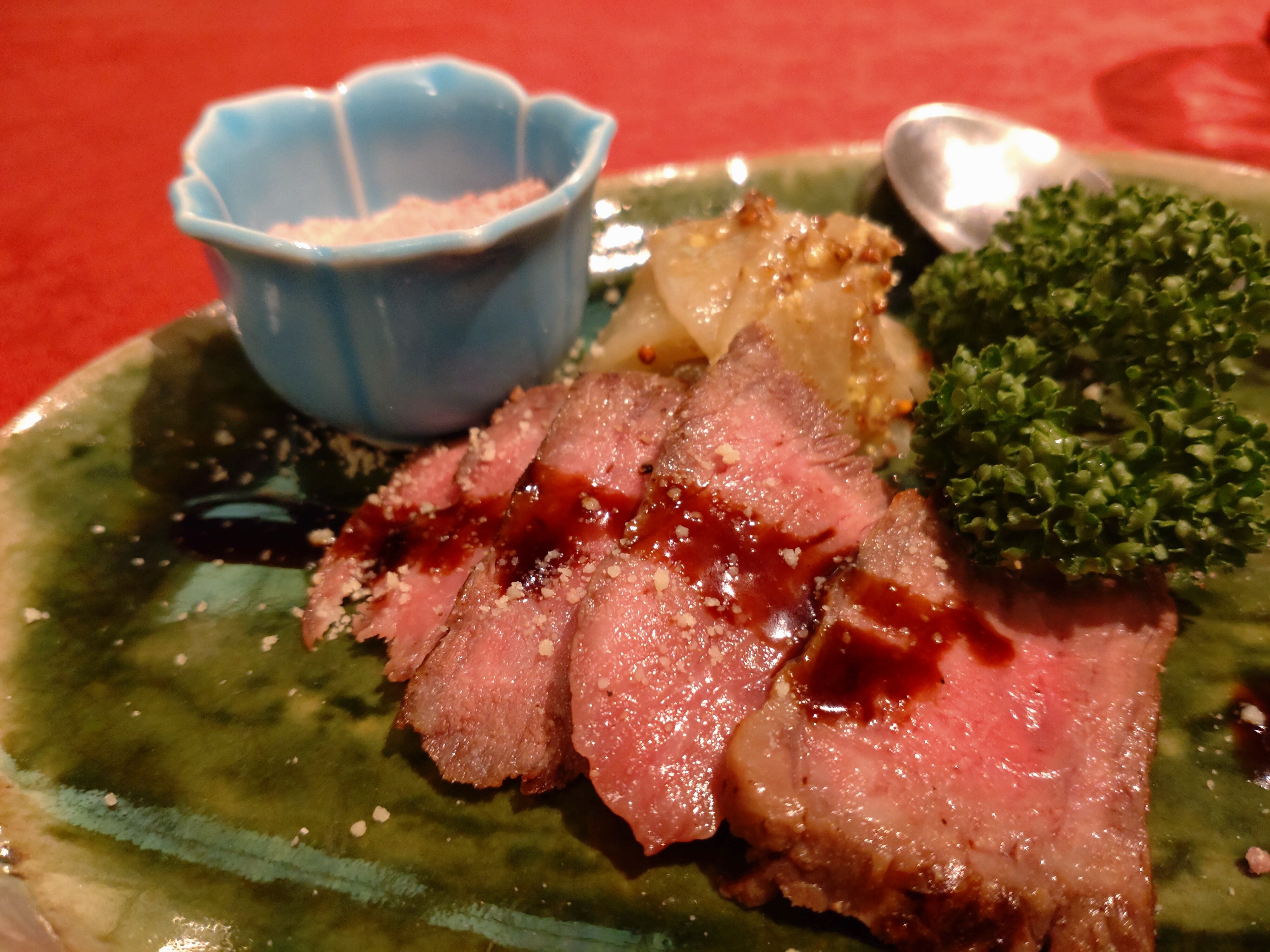 軽く塩胡椒して焼いたお肉にひとふり