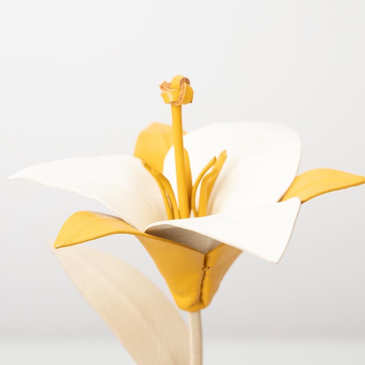 革の一輪花（ユリ） | JOGGO stock | 枯れない革の花とブーケ・革製品