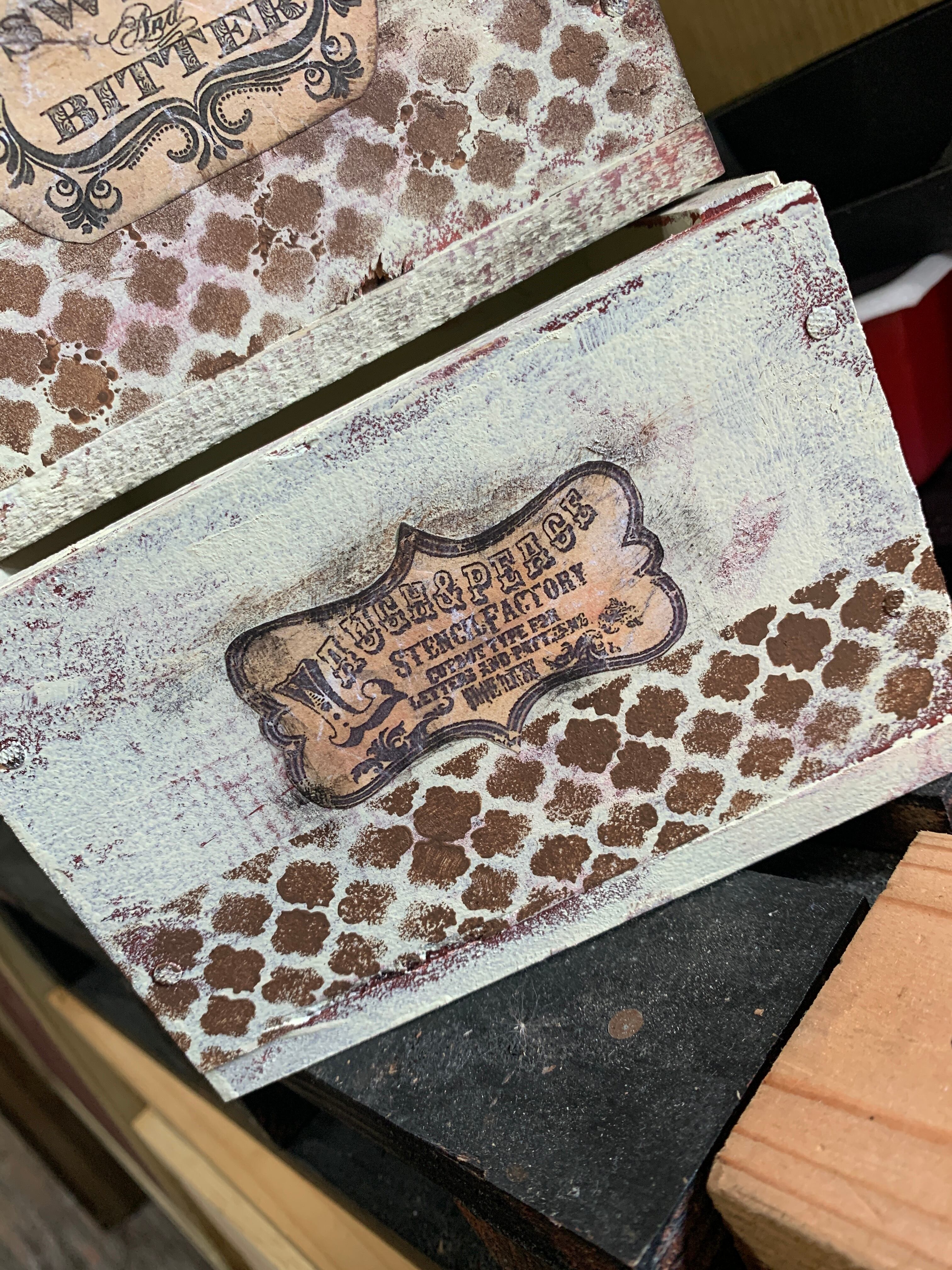 可愛いアンティークラベルの小包box風♡**