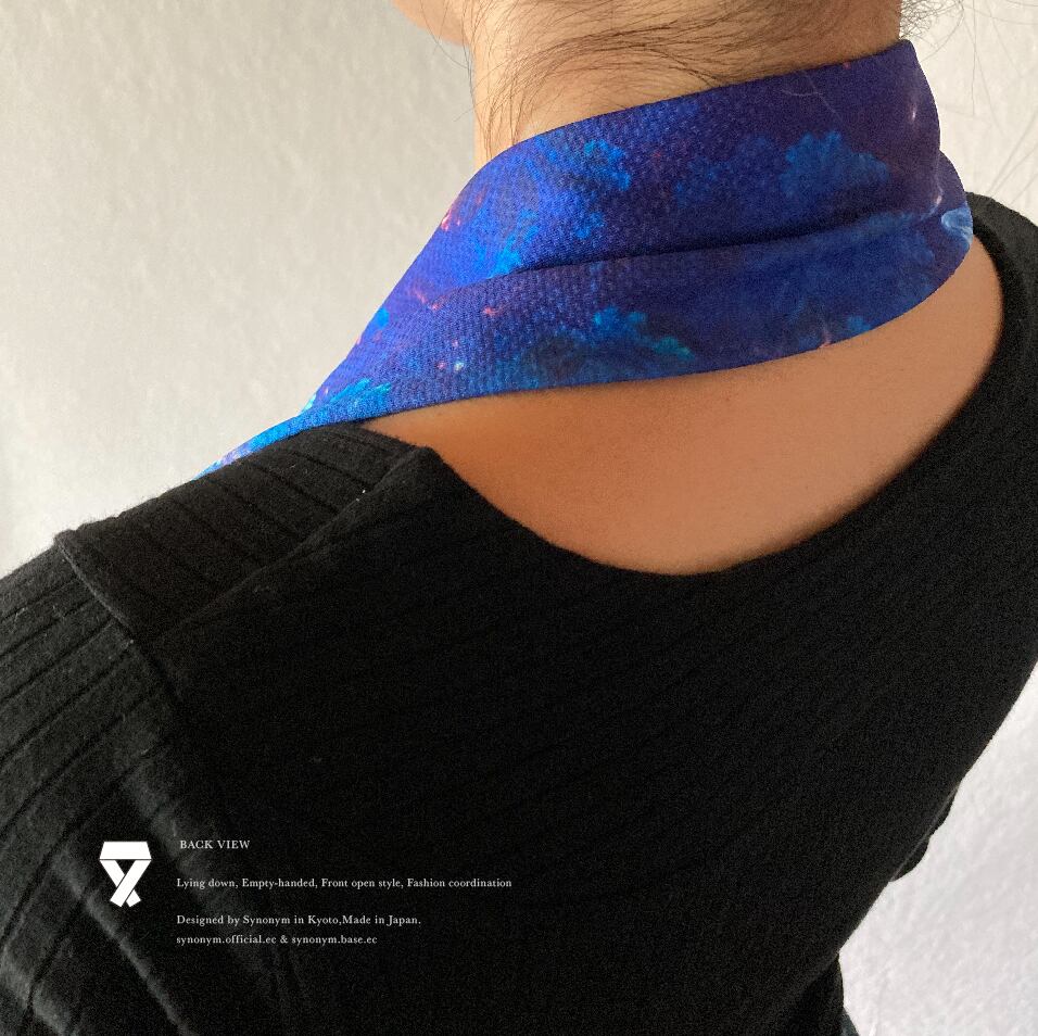 後ろから見ても鮮やかな青がしっかりと自己主張。