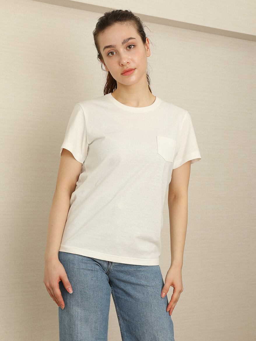 スリムフィット(クールに胸で着る) ※Sサイズ着用