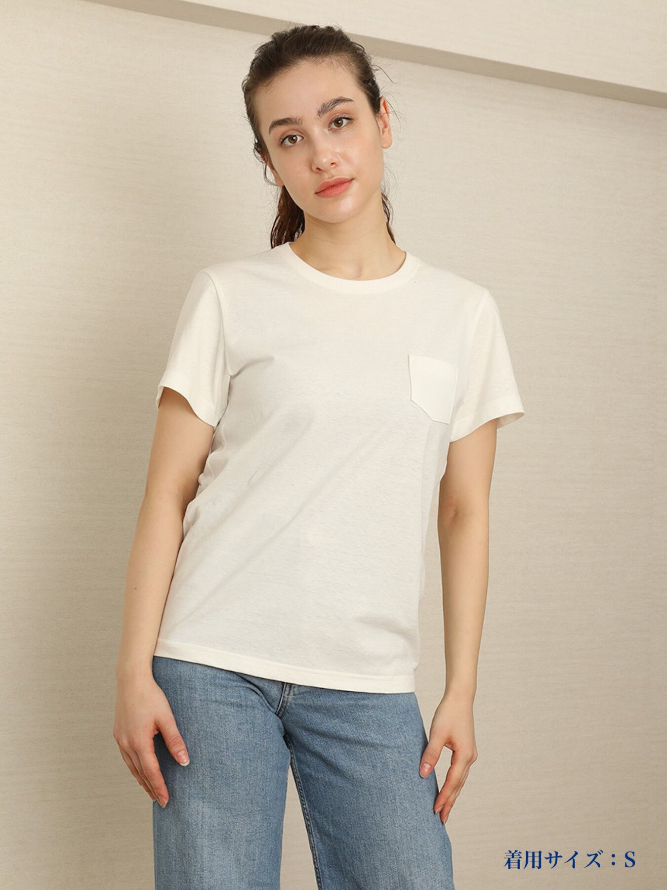 スリムフィット(クールに胸で着る) ※Sサイズ着用