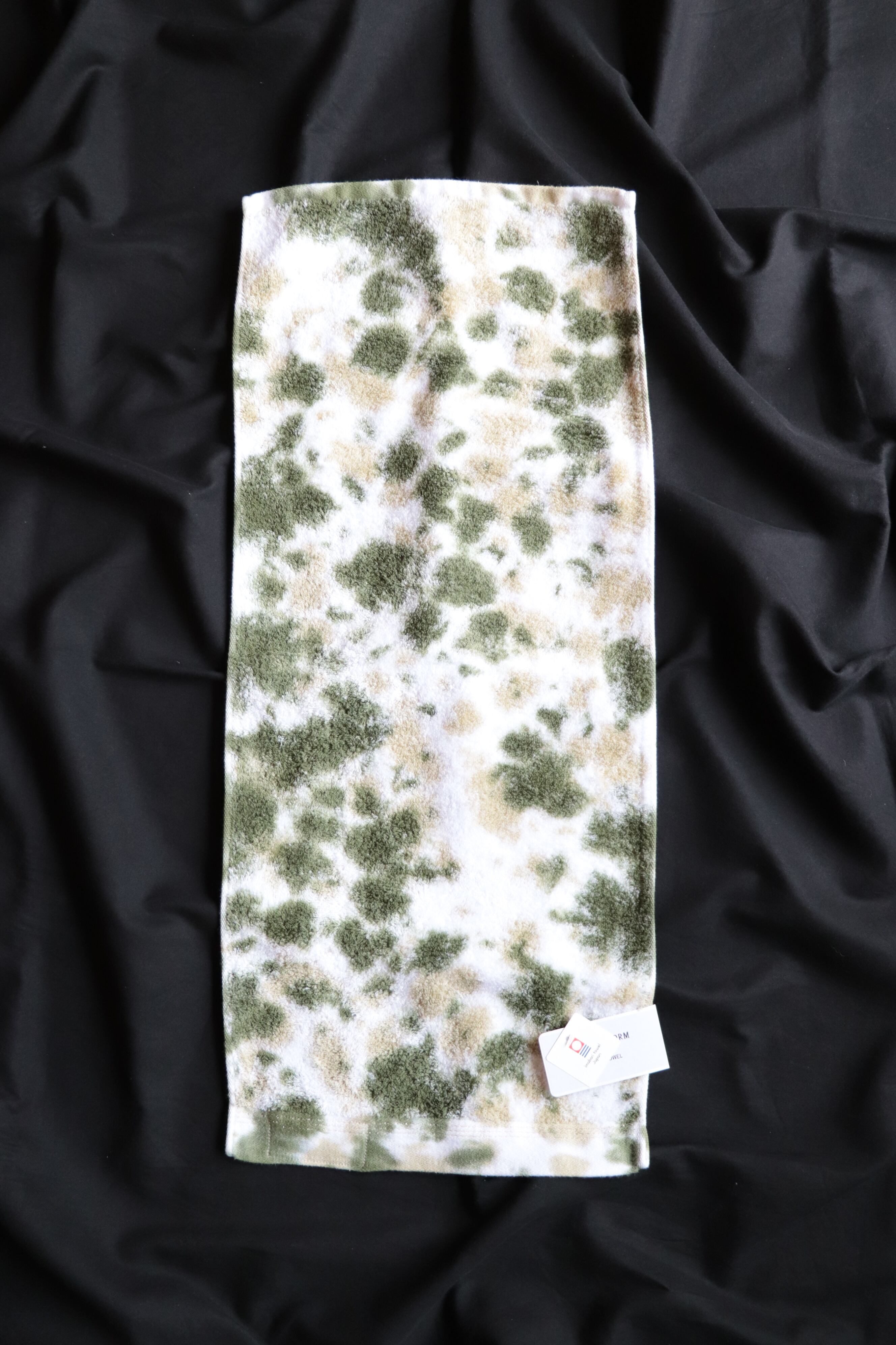 ベージュ×オリーブ