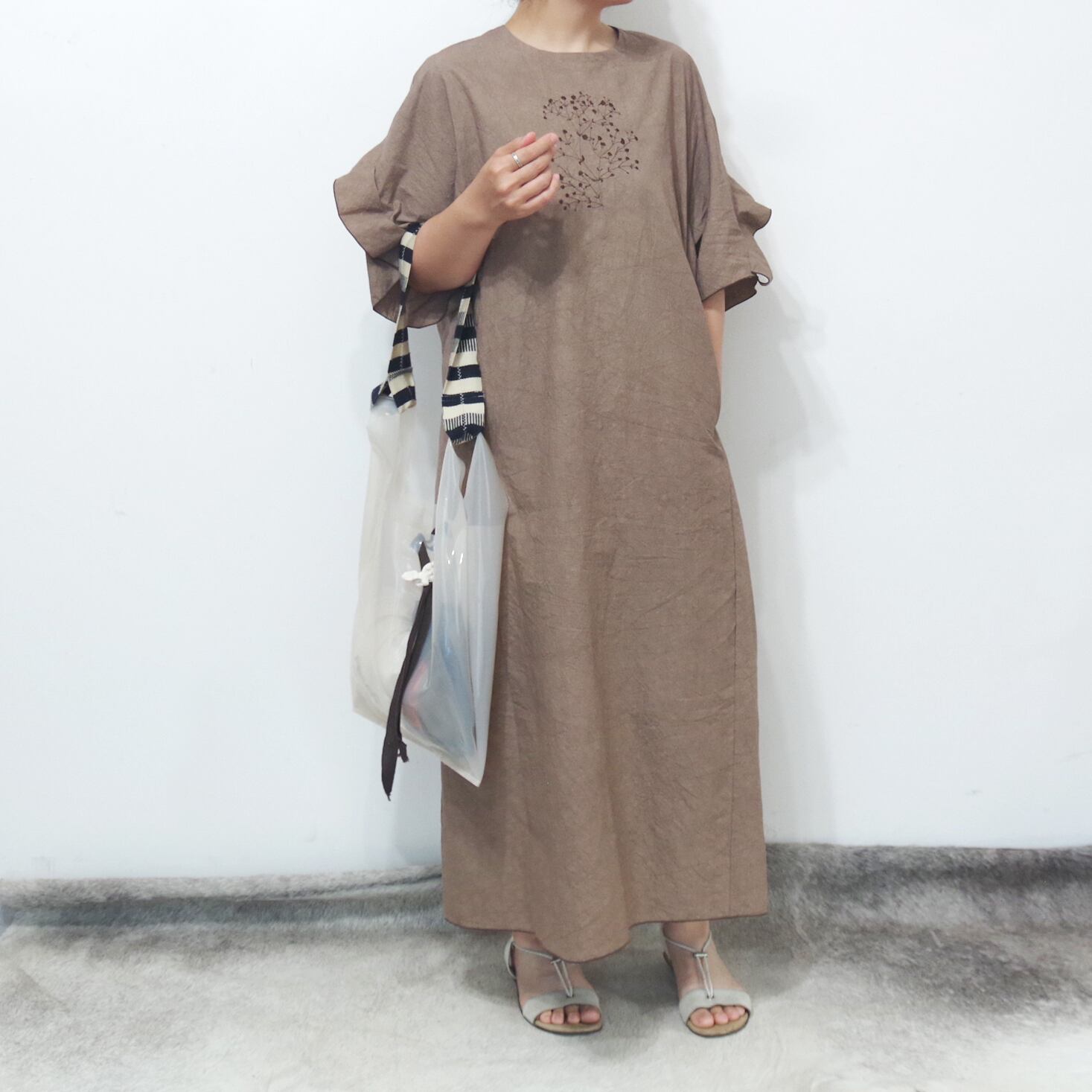 色違いのライトブラウンです。