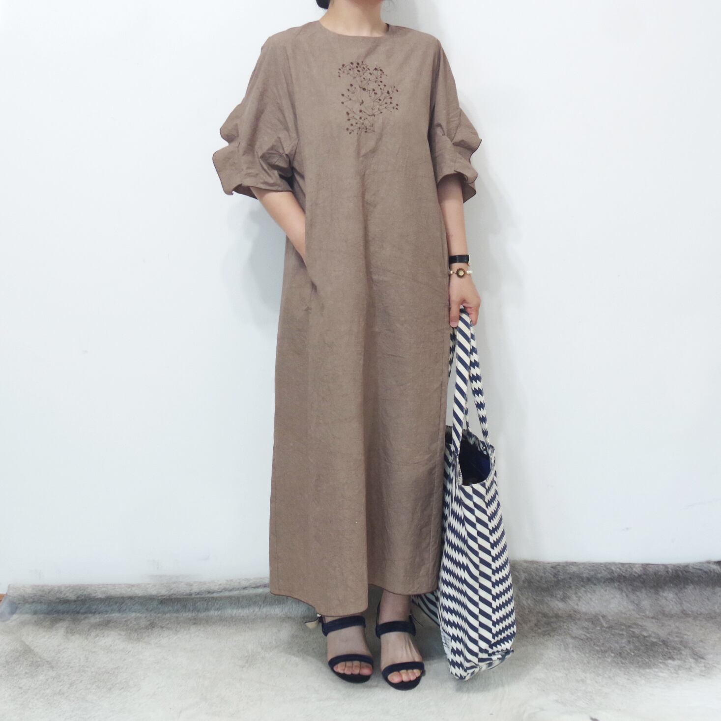 色違いのライトブラウンです。