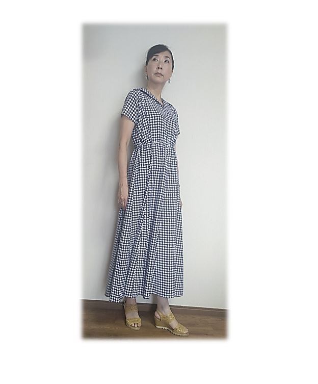 柄違いを着用。