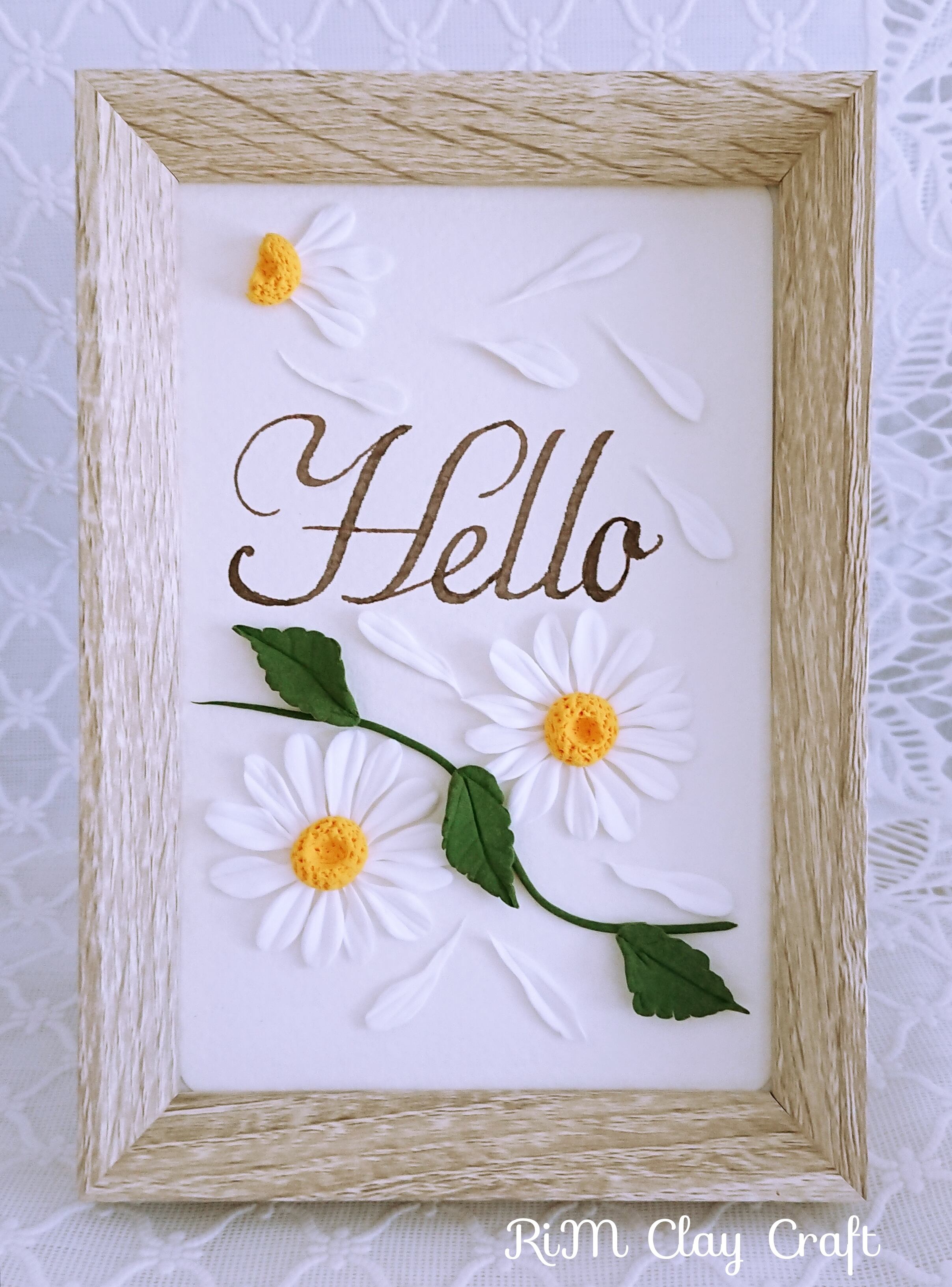 カリグラフィーの文字と粘土フラワーのコラボ