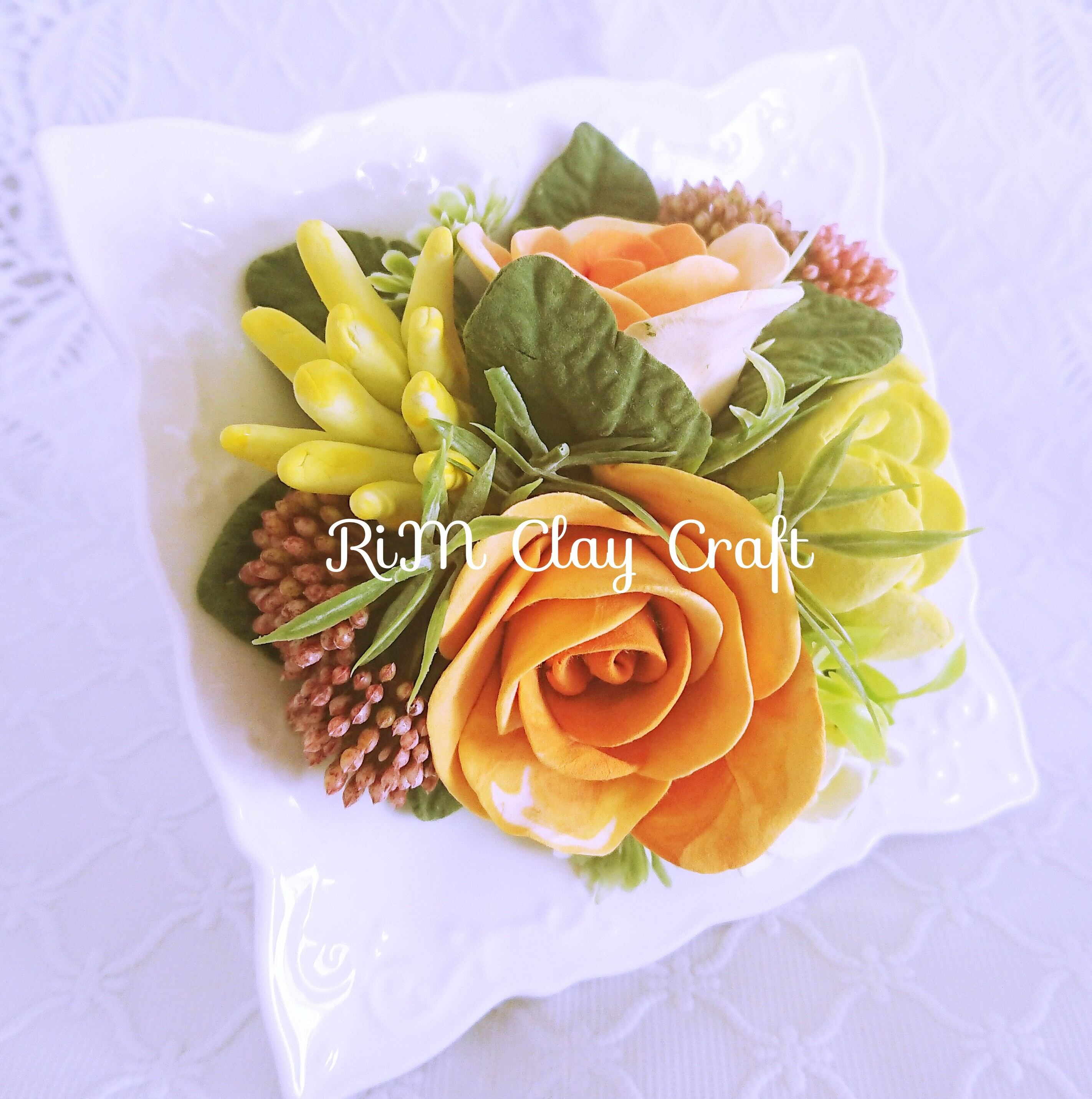 間に多肉植物と葉でグリーンたっぷり