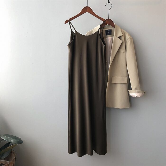 ダークブラウン