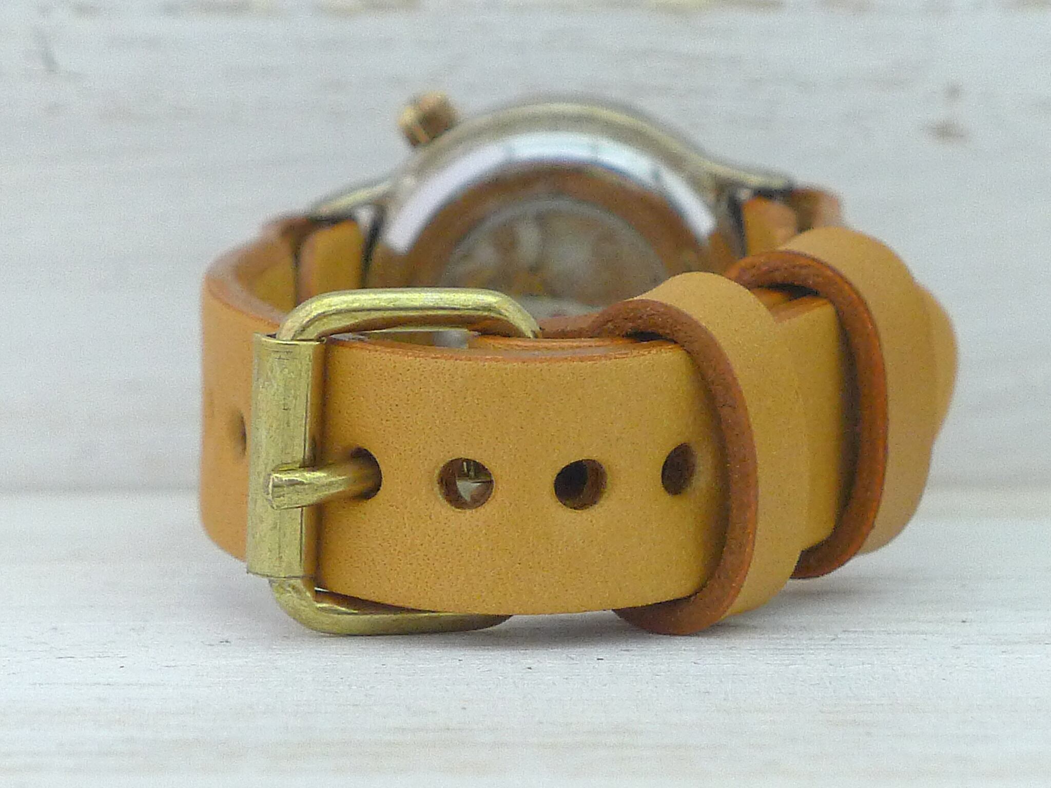 ステッチのないシンプルなベルト