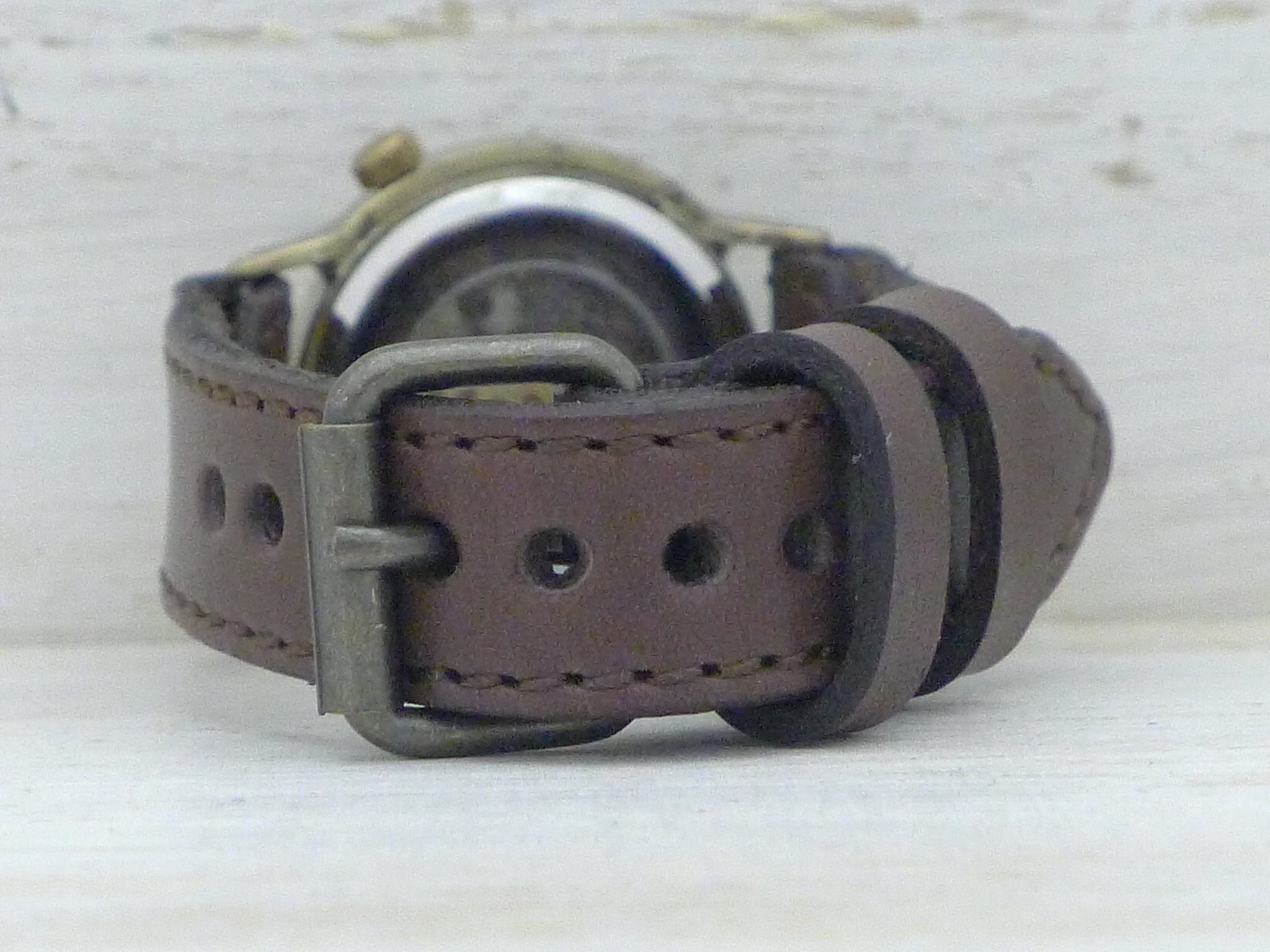 ベルトにはミシンでステッチを入れています。