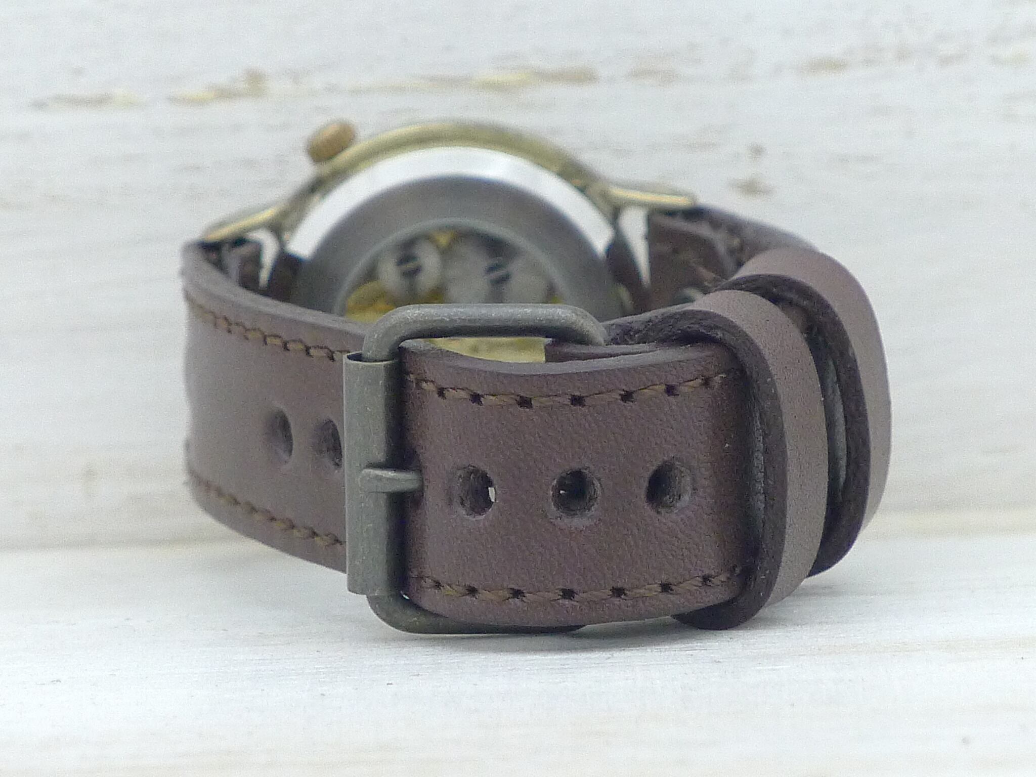 ベルトにはミシンでステッチを入れています。