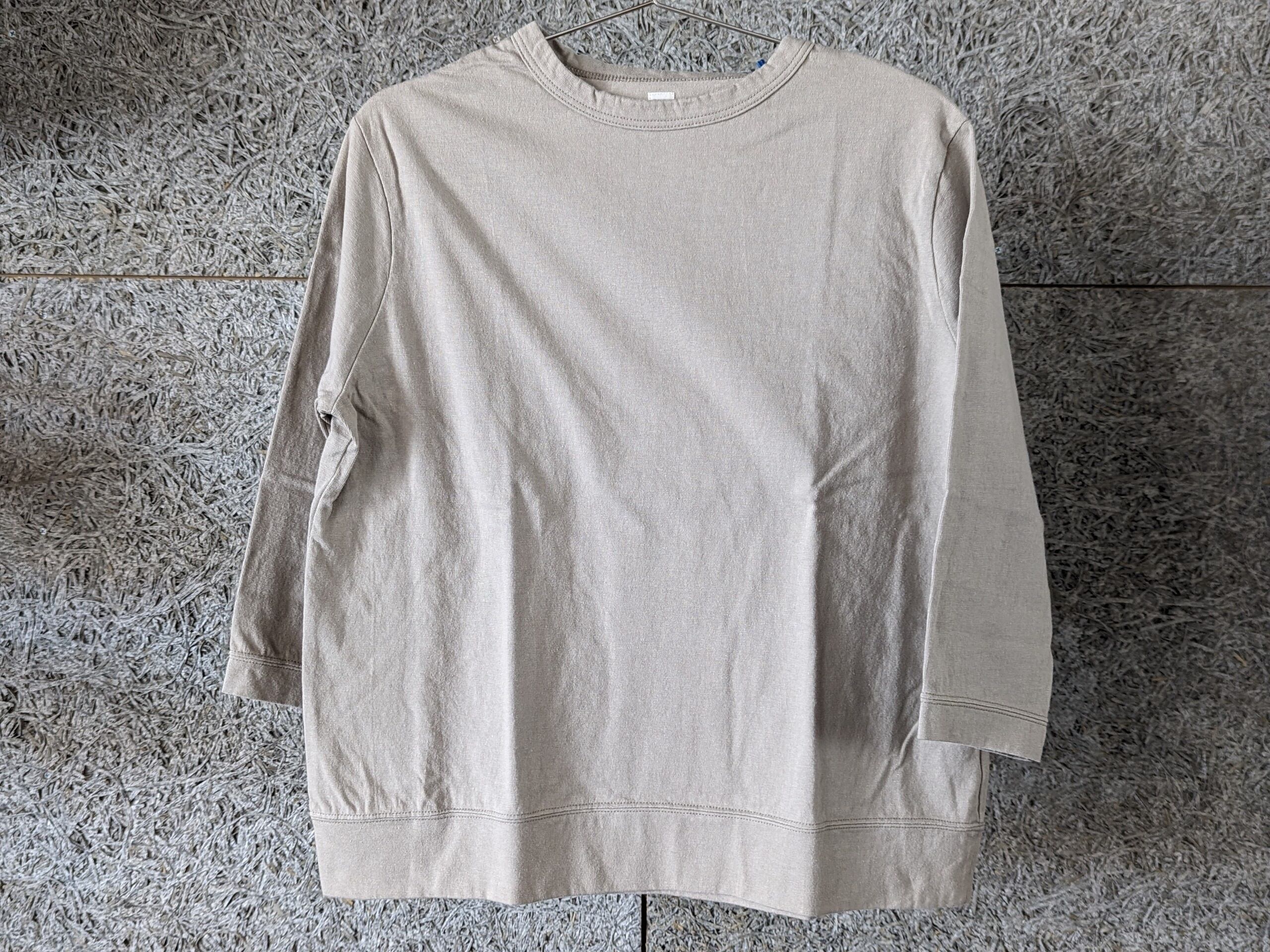 グレーベージュ