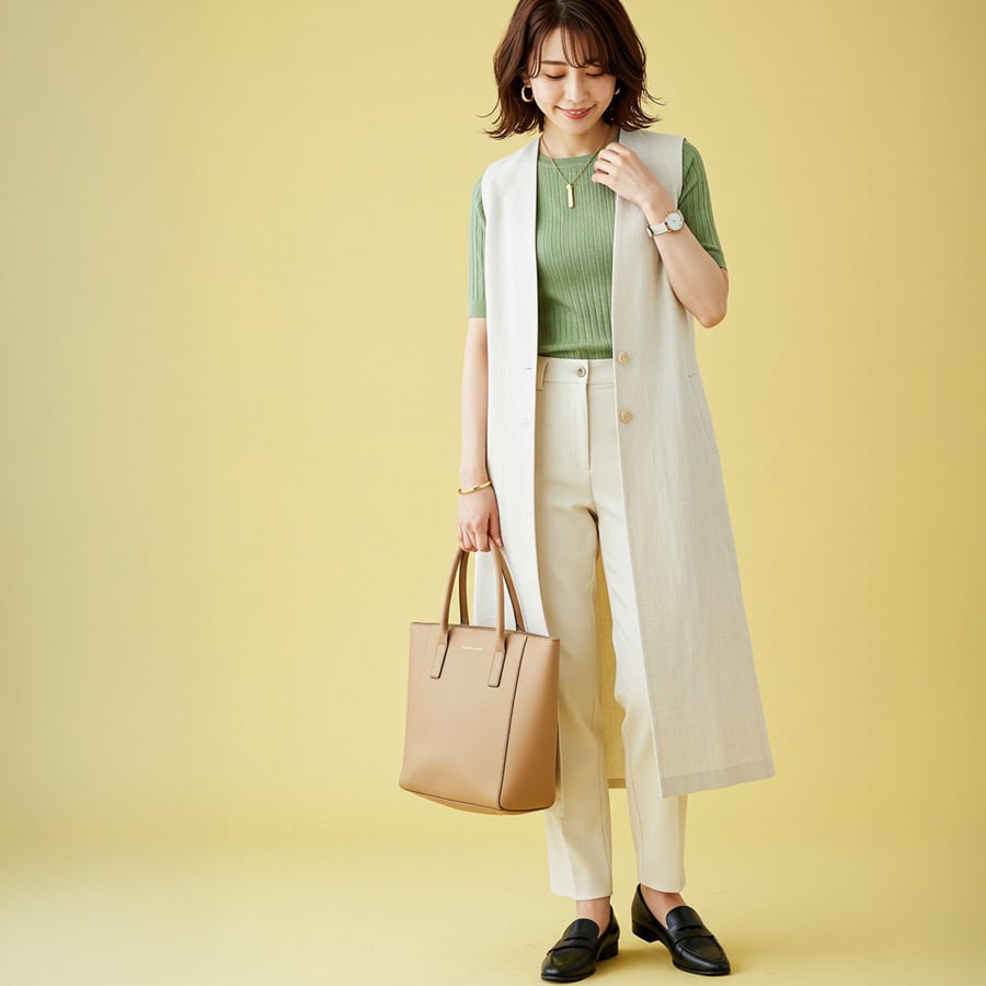 ロングジレを主役に、春らしいカラーと素材感で