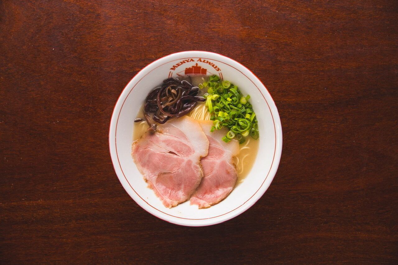 とんこつラーメン・チャーシュー付き 4食セット | 【通販】麺也