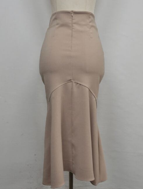 スカート　後ろ