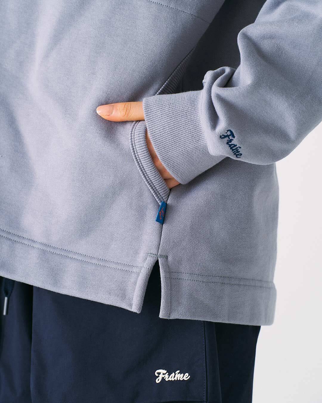 脇から手が入る大容量ポケット