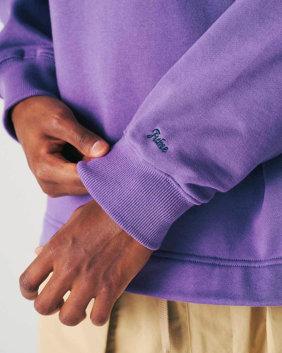 袖口リブにFrameロゴ刺繍