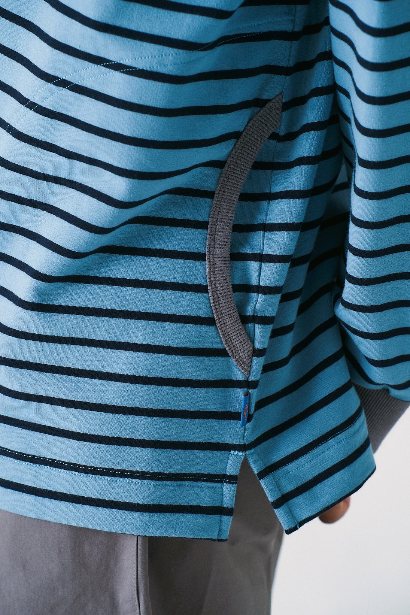 便利な脇ポケット