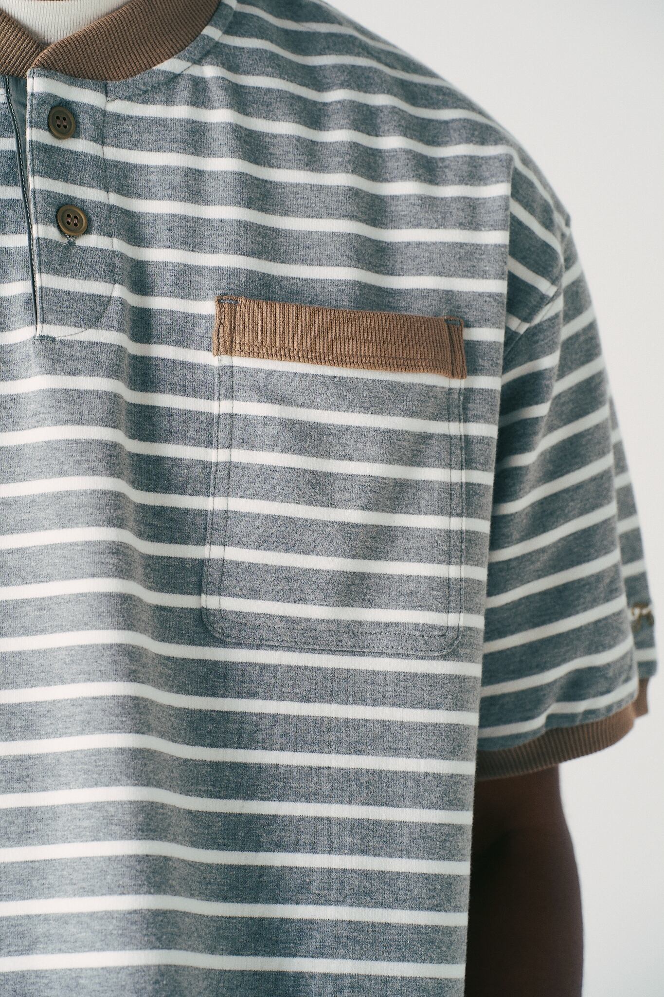 スマートフォンサイズの胸ポケット