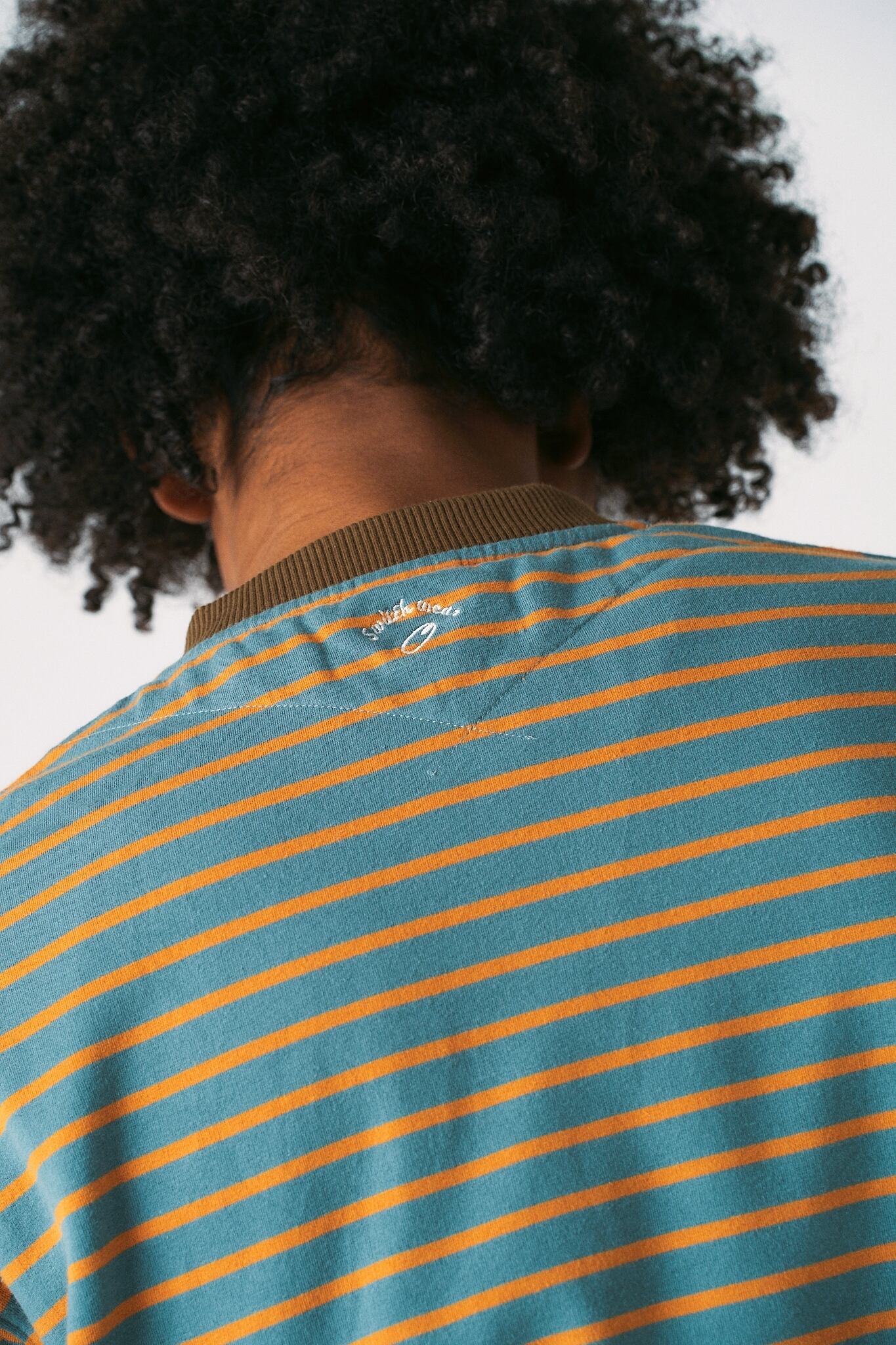 背面にFrameロゴ刺繍