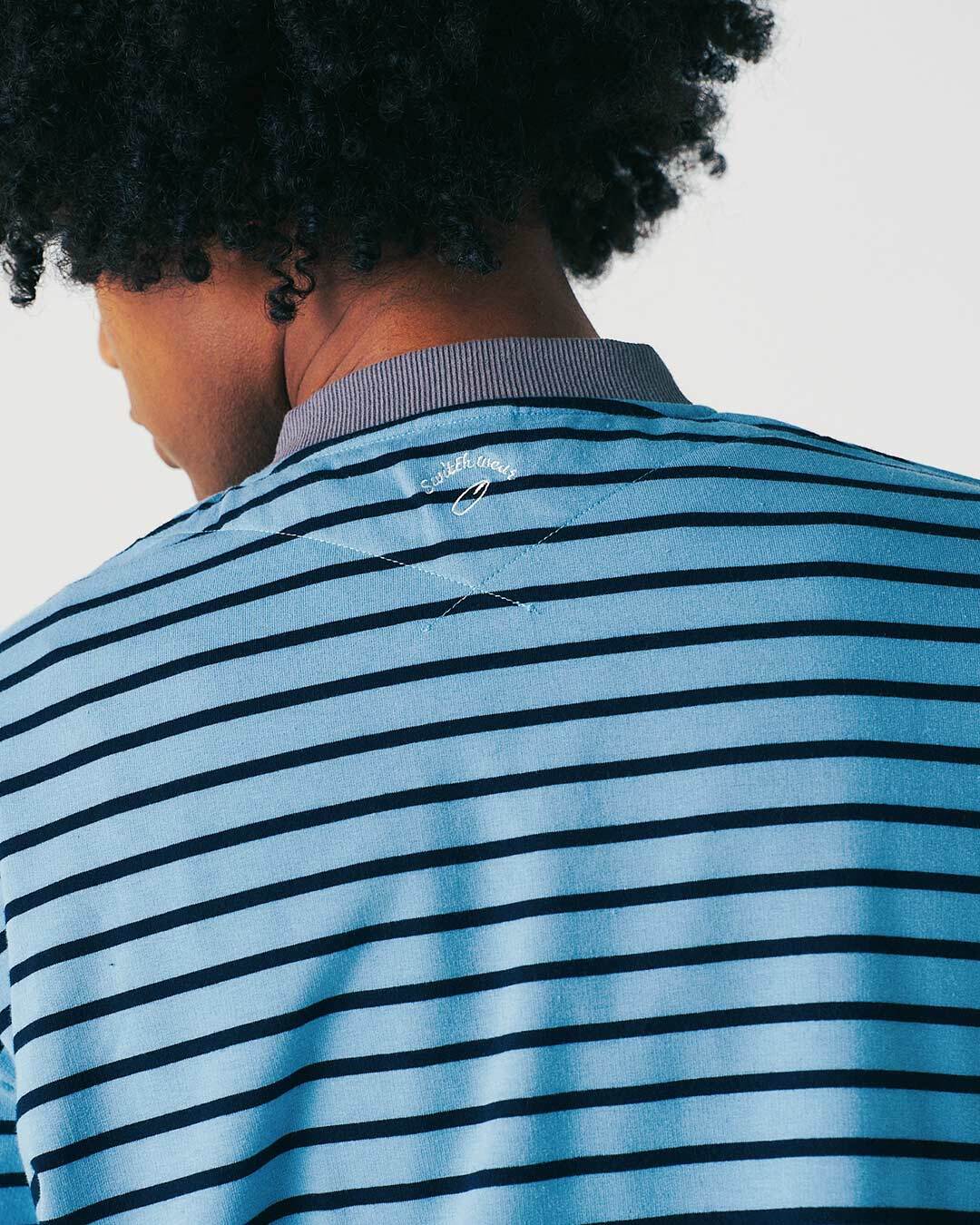 背面にFrameロゴ刺繍