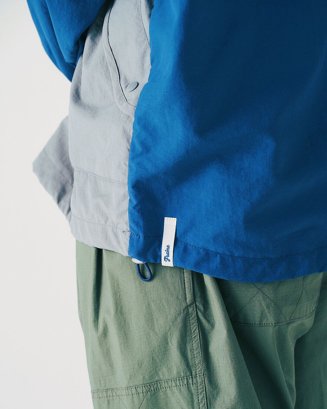 ゴムで裾のシルエット調整可能