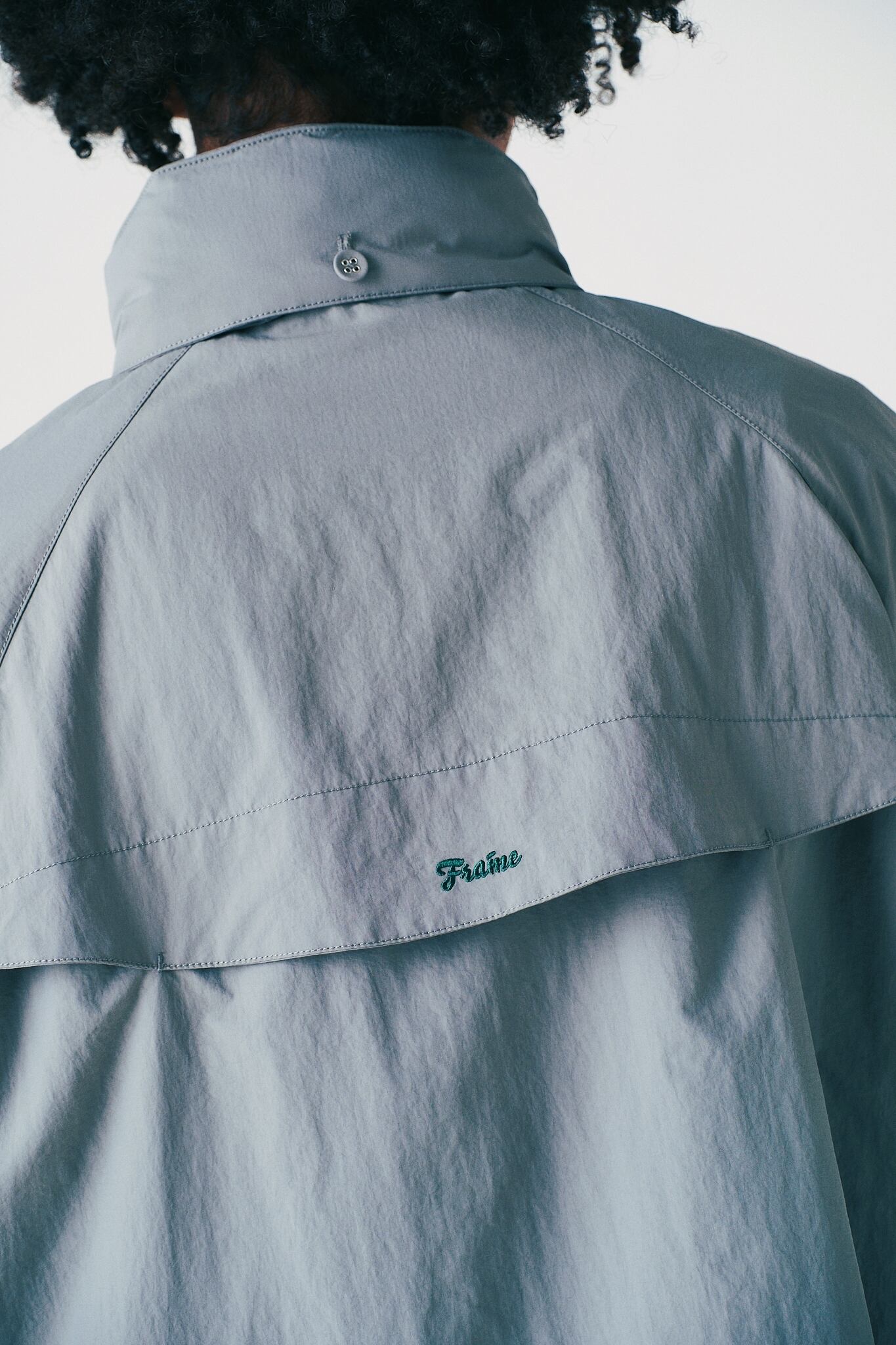 蒸れ防止のベンチレーション、バック＆フロントにも。