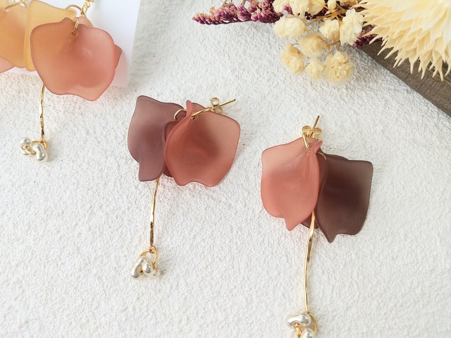 ダークブラウン