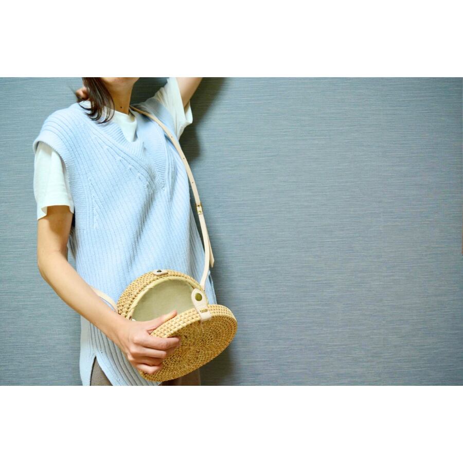 服装を選ばないシンプルなデザイン