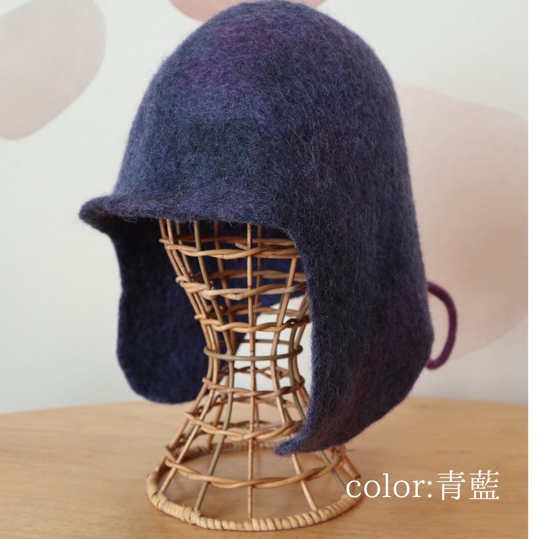 藍色と青み紫の混色。ループ部分は明るい紫色です。