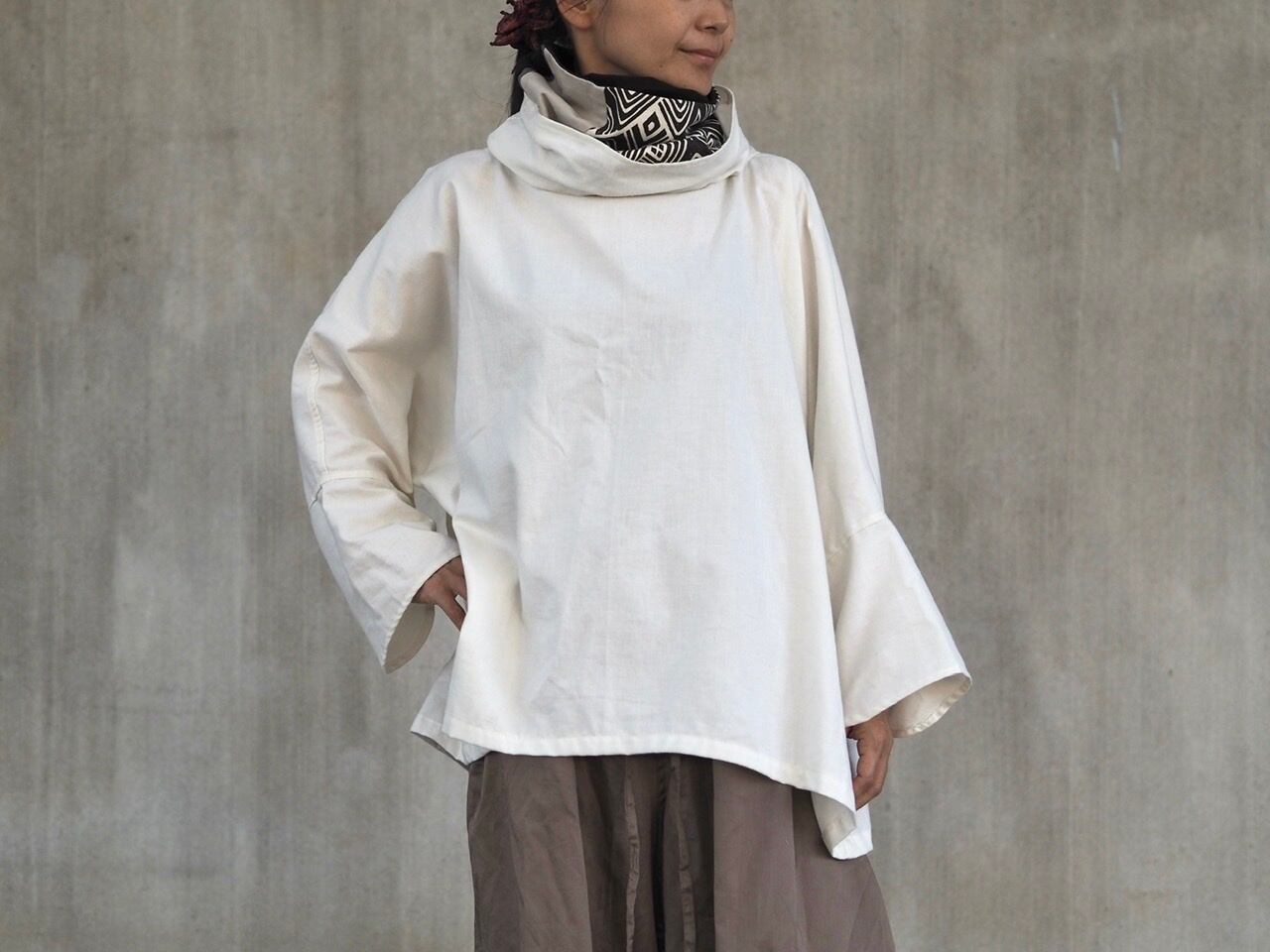 寒くなってきたらスヌードを中に合わせたり、重ね着も楽しめます。