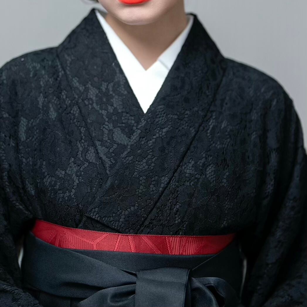 繊細な花柄レース。