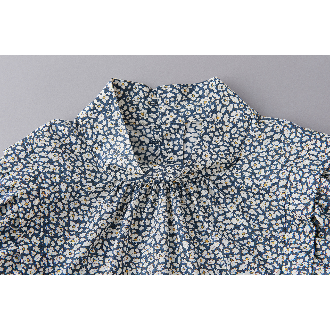 ハグオーワー リバティ ロザリンドpt. 花柄ブラウス　雅姫さん色別注 ハグオーワー リバティ ロザリンドpt. 花柄ブラウス 雅姫さん色別注