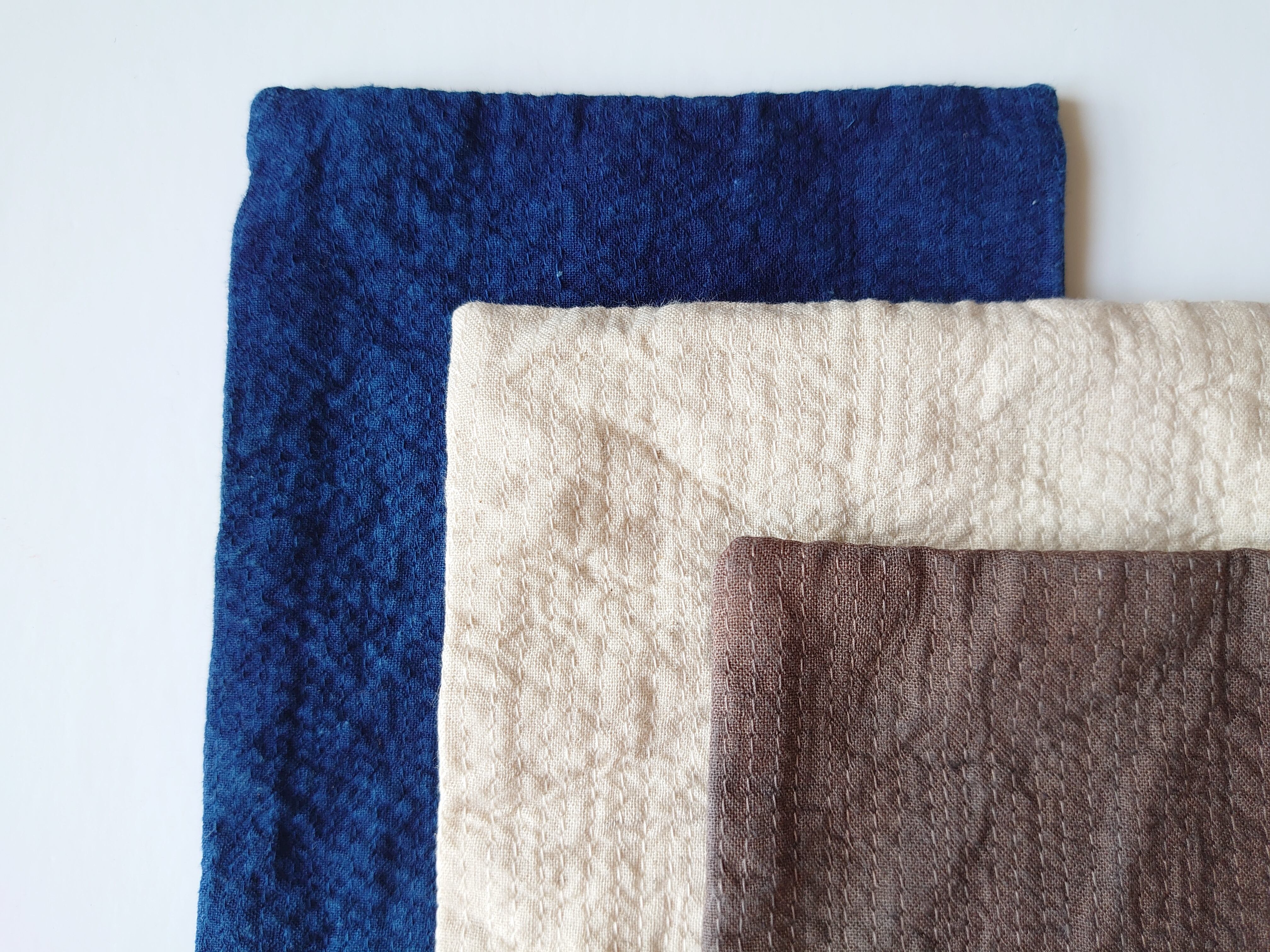 右から柿渋、生成り、藍