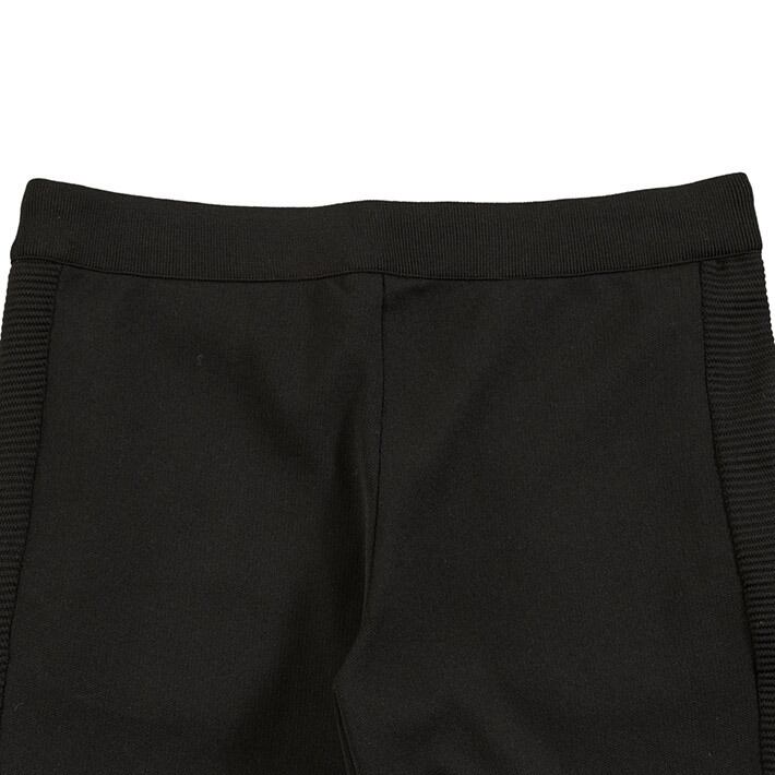 バックスタイル　シンプルなバックスタイル