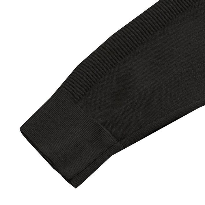 袖　柔らかくフィットするリブ