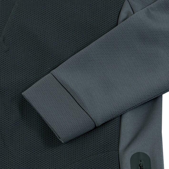 袖　柔らかくフィットするリブ部分もダンボールニットを使用