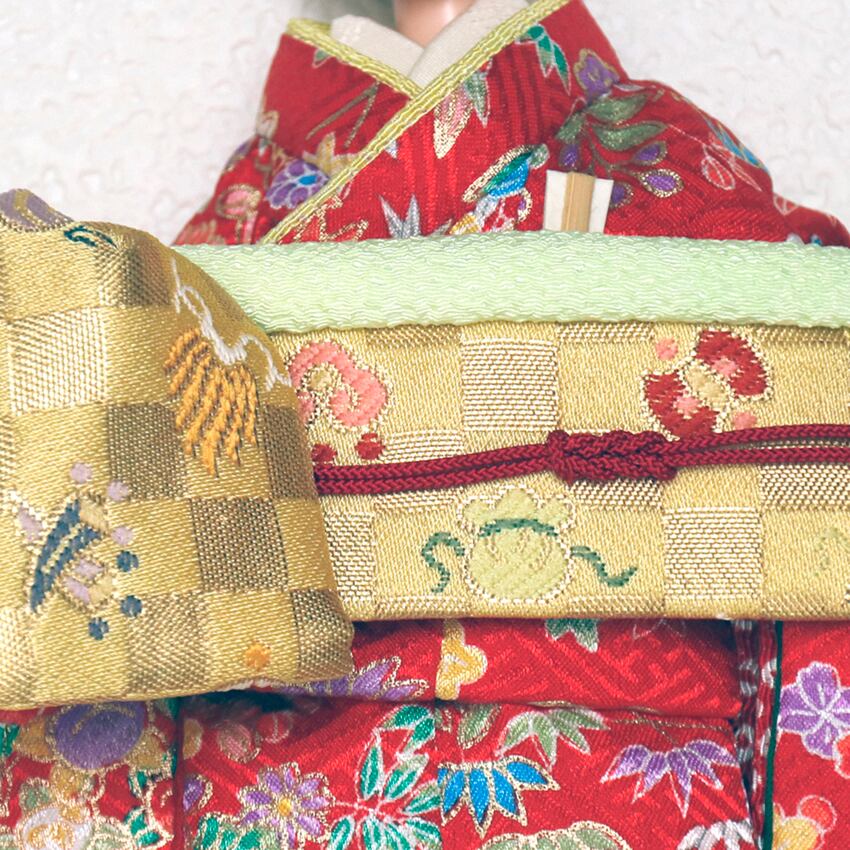 【着せ方⑤】扇子の上から帯を巻きます （↓下段に続く）