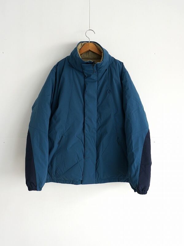 エメラルドブルー