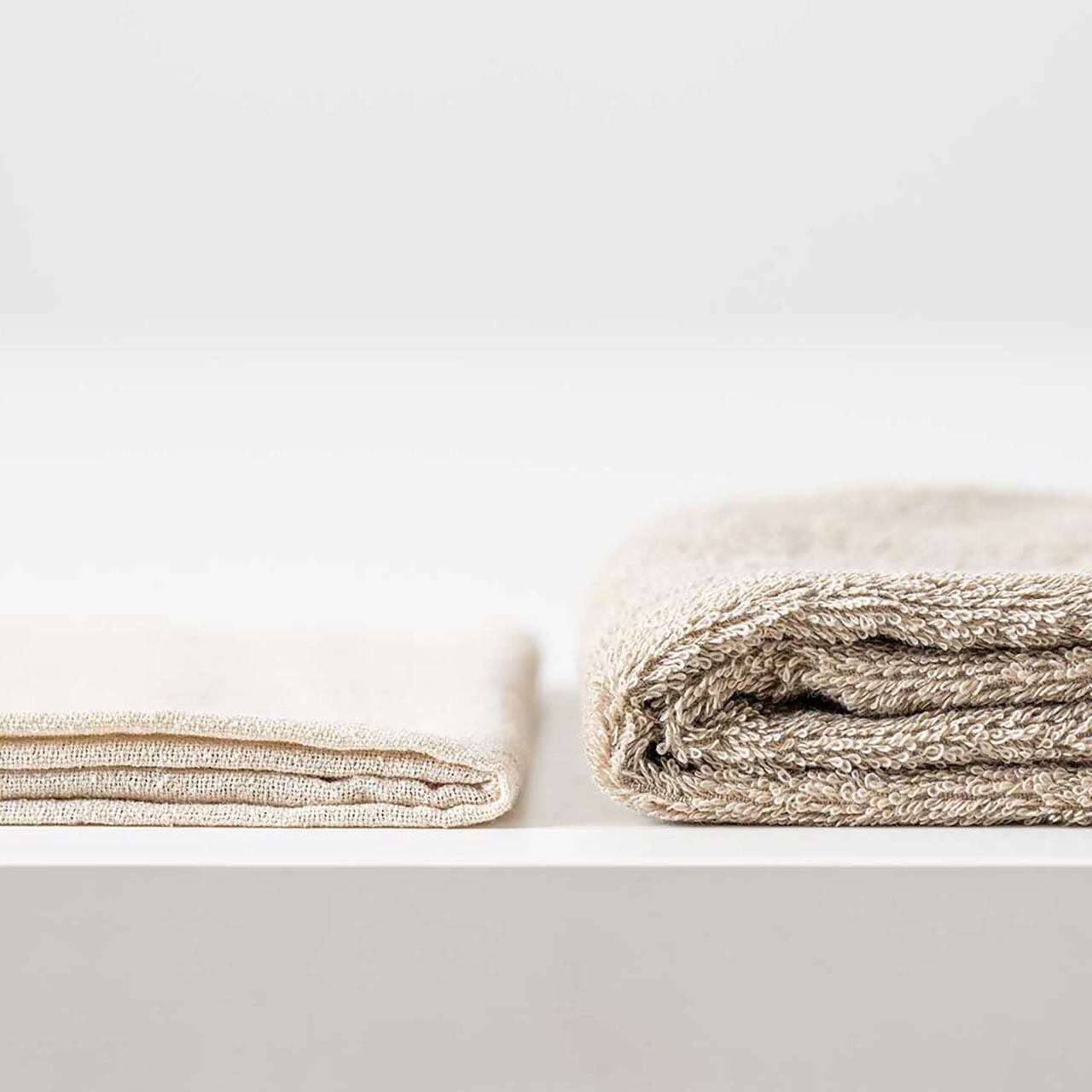 ←ファームマフラー　一般的なタオル→