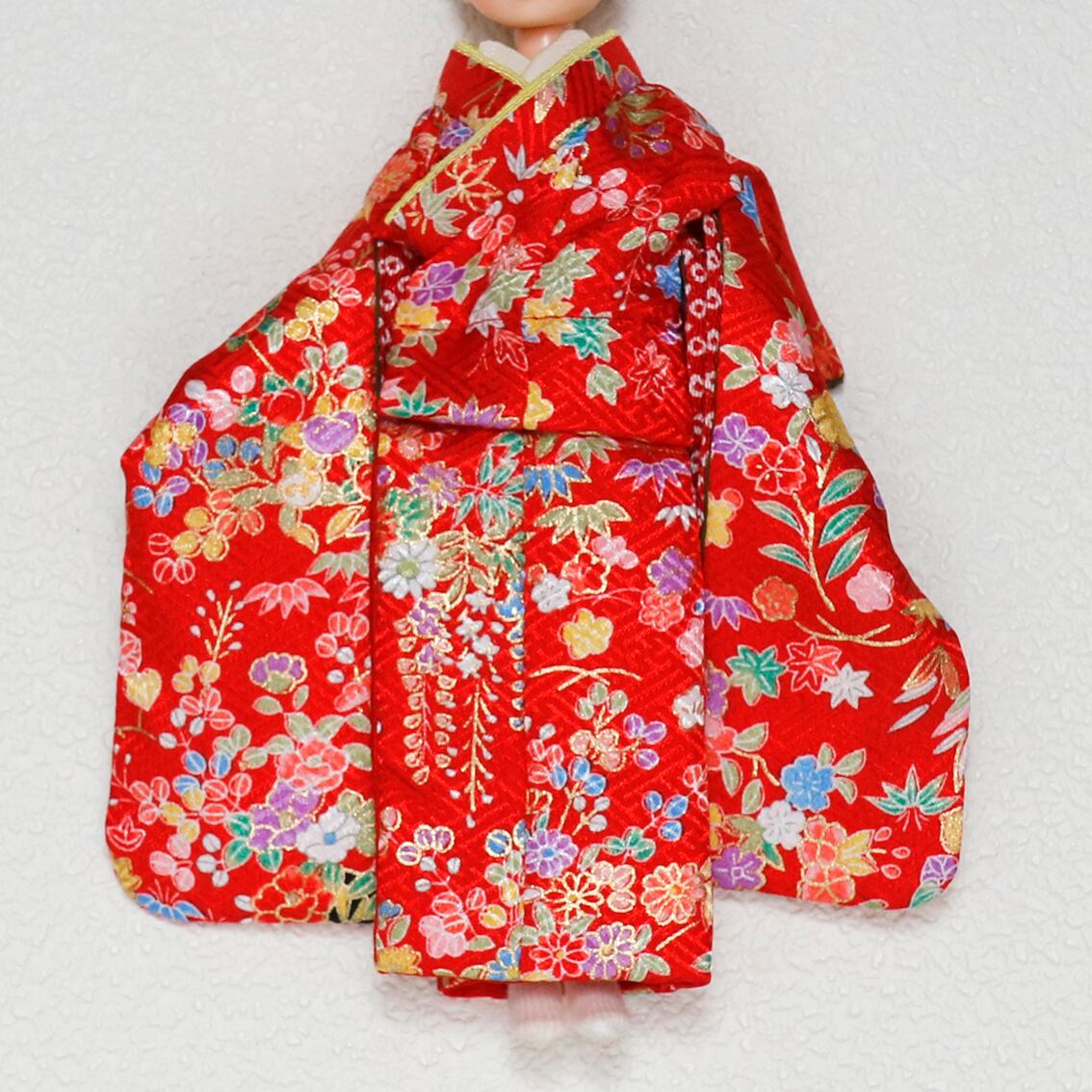 【着せ方③】着物の前を合わせてマジックテープで留めます