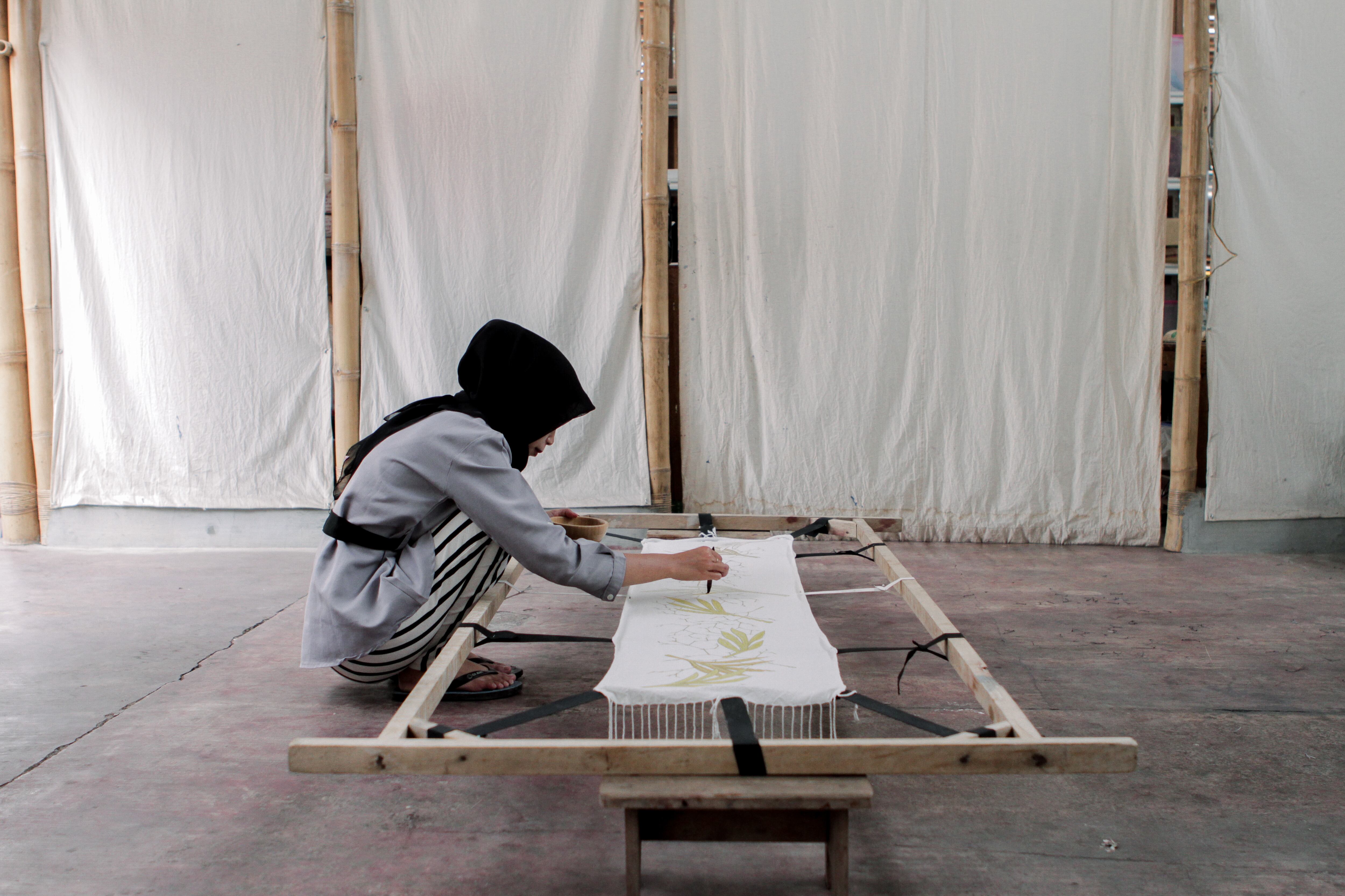 一枚一枚、職人さんが手作業で製作しています