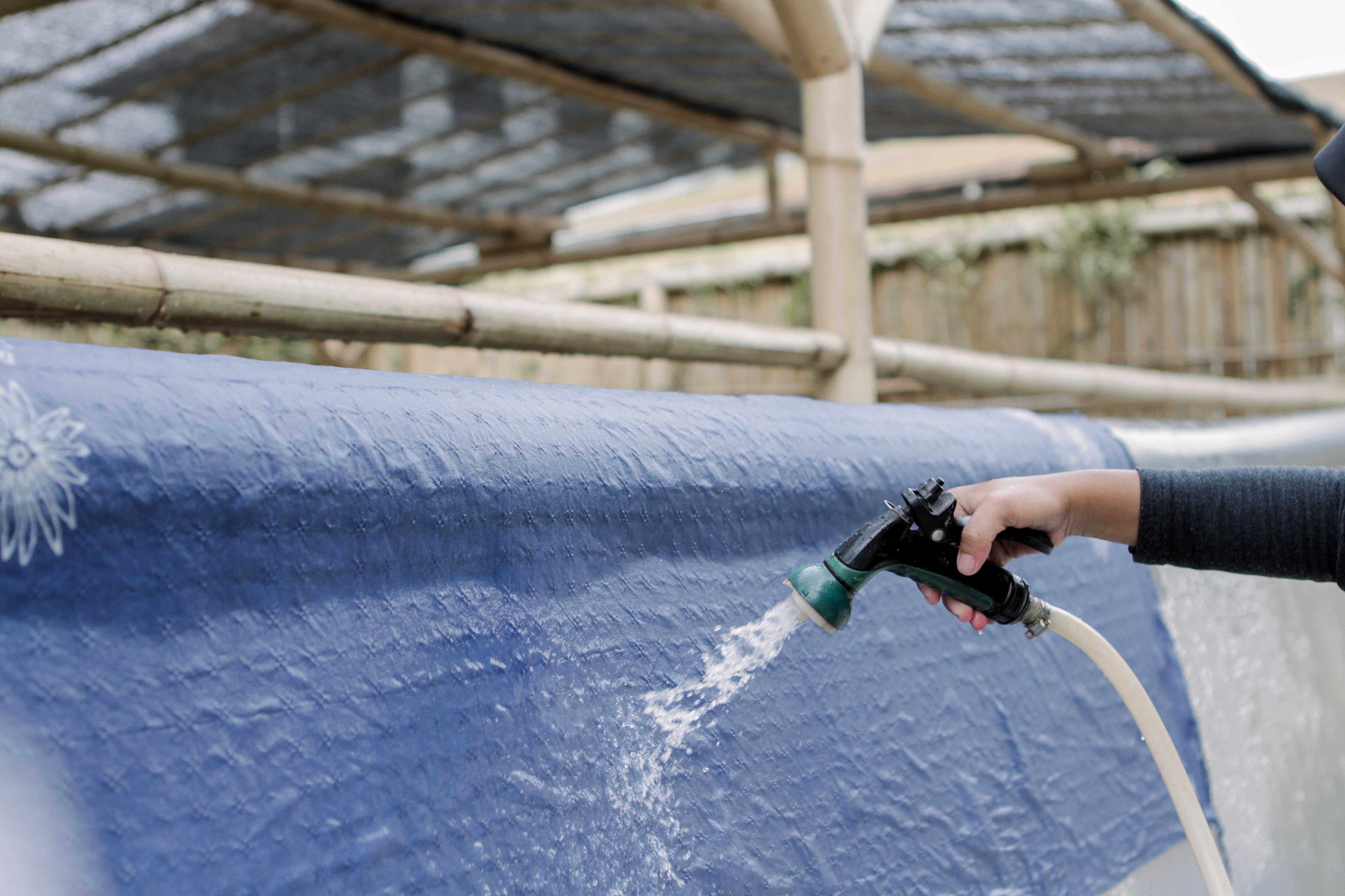 自然で柔らかい色合いのスカーフ