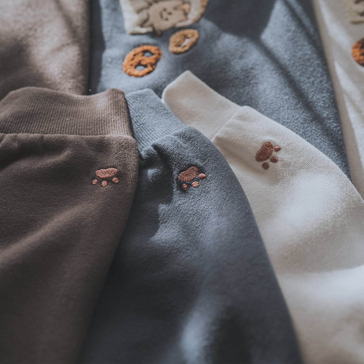 袖のにくきゅう刺繍