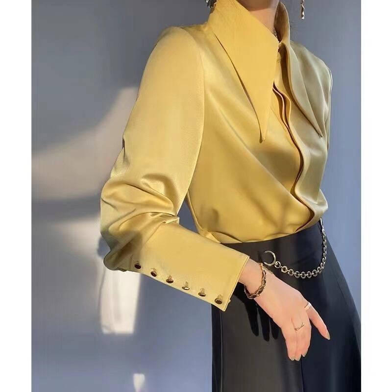 ロングカフス サテンブラウス 223551 | Cafe la Mode