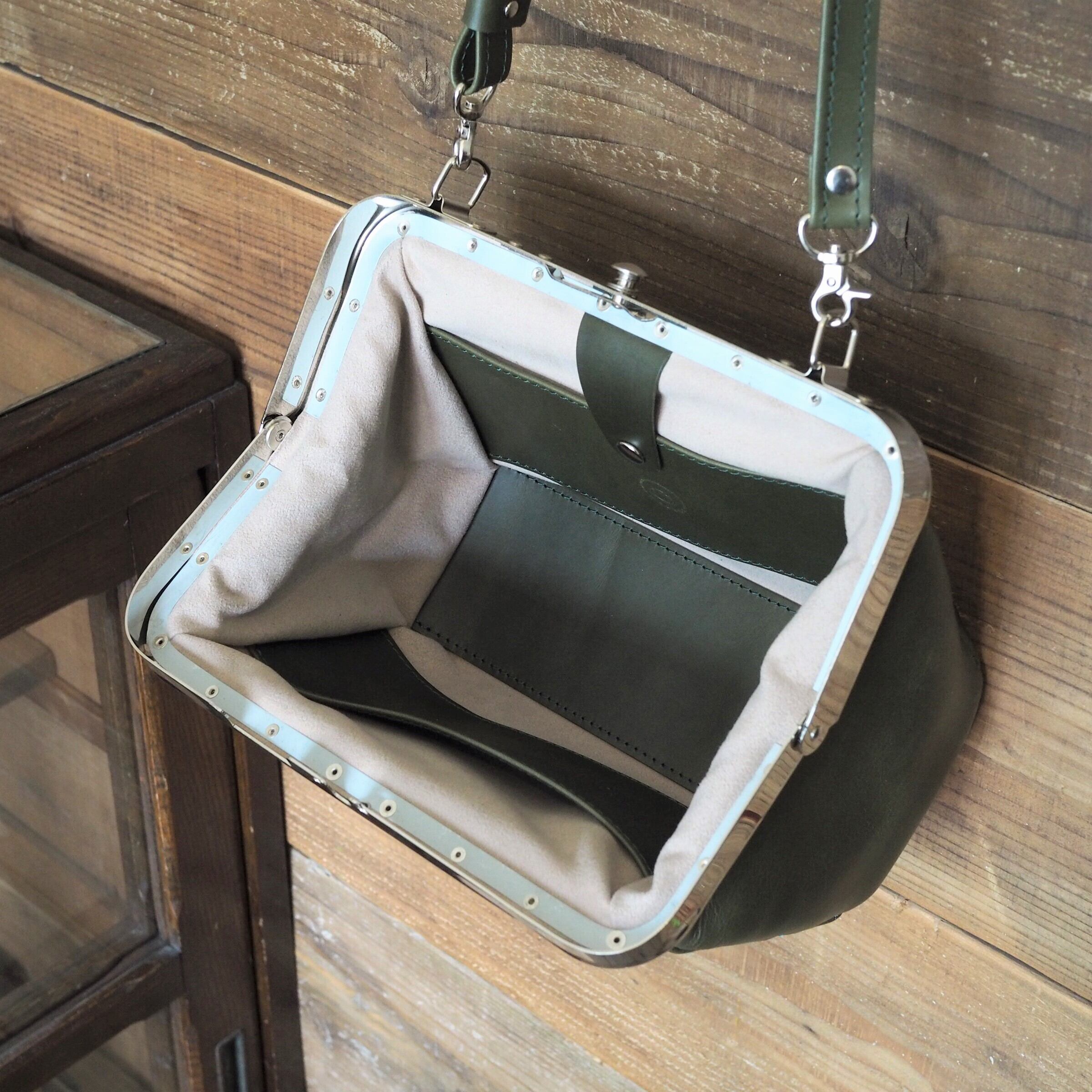 内装：グレー、ポケット革：グリーン