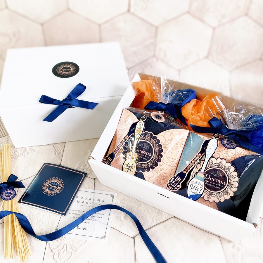 《リボン付きのギフトBOX》の中はこんな感じです。